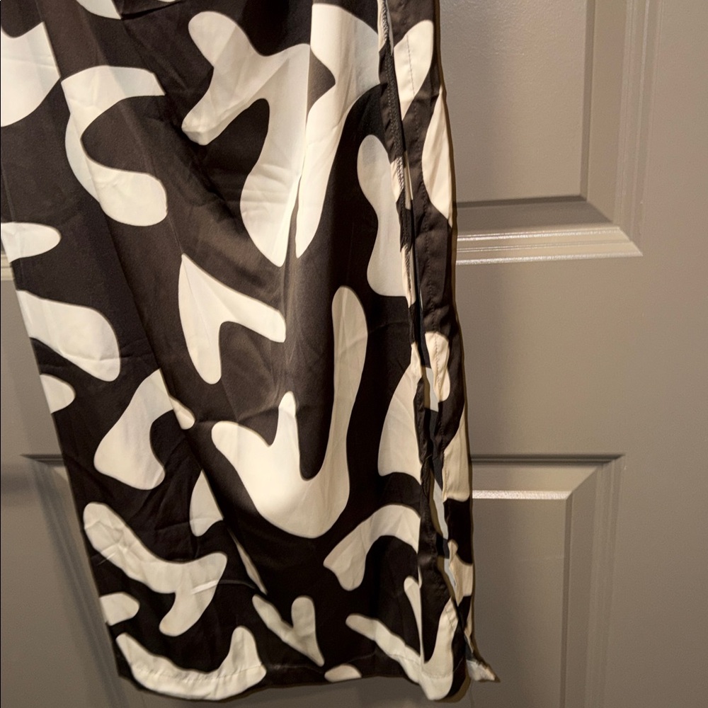 Black & White Abstract Midi Slip Dress - Picture 6 of 11